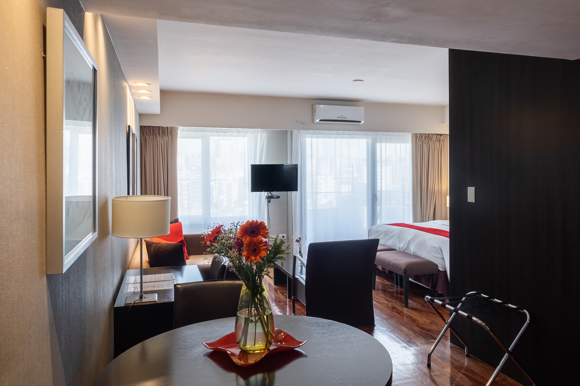 URBAN SUITES